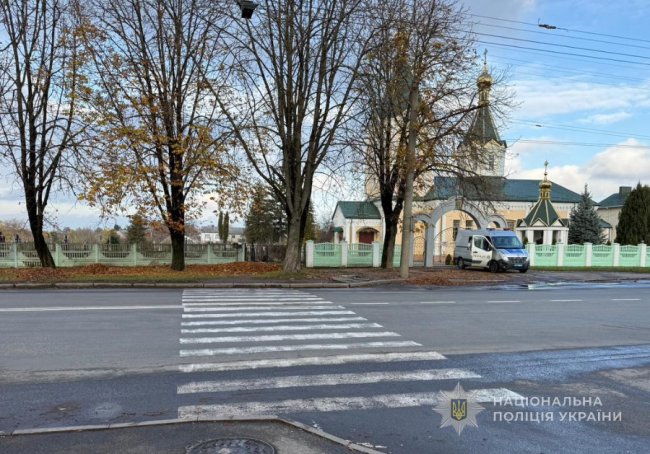 Поліція розшукує водія, який збив двох підлітків на переході в Луцьку