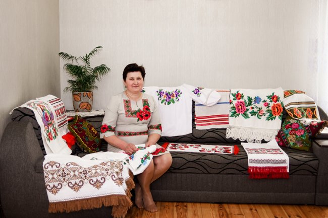 Вишивка з характером: майстриня лісу з Волині показала унікальну колекцію робіт. ФОТО