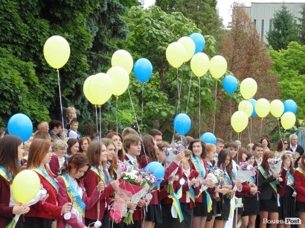 Останній дзвінок у Луцьку: четверта гімназія. ФОТО