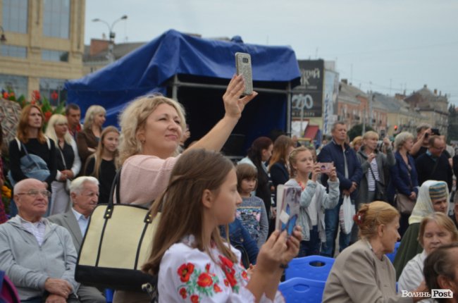 «Симфонія мого міста»: у центрі Луцька грали камерну музику. ФОТО