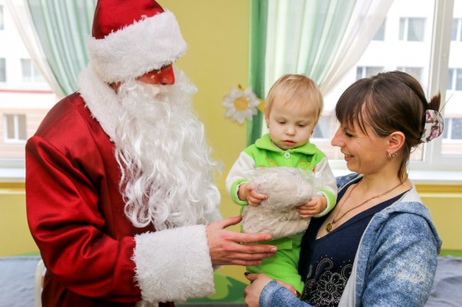 Клiєнти ПриватБанку влаштували свято для маленьких пацiєнтiв лікарень*