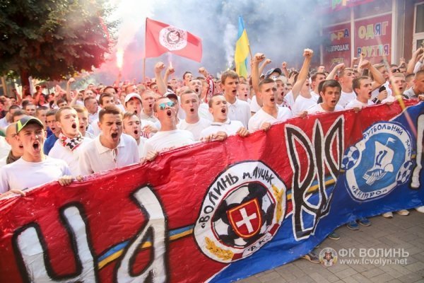 Марш фанів «За єдність України» у Луцьку. ФОТО