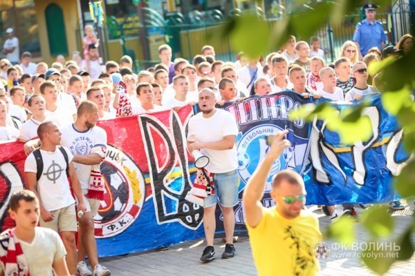Марш фанів «За єдність України» у Луцьку. ФОТО