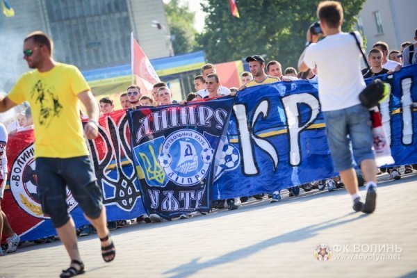 Марш фанів «За єдність України» у Луцьку. ФОТО