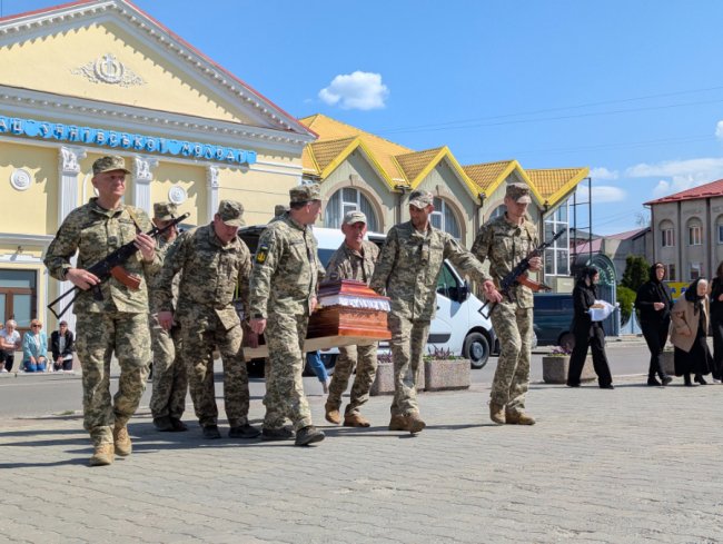 На Волині попрощалися із загиблим Героєм  Володимиром Котиком у день його народження
