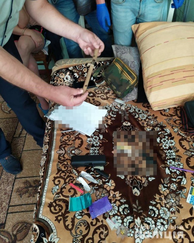 На Волині у «наркоділка», який збував психотропи, вдома знайшли зброю. ФОТО