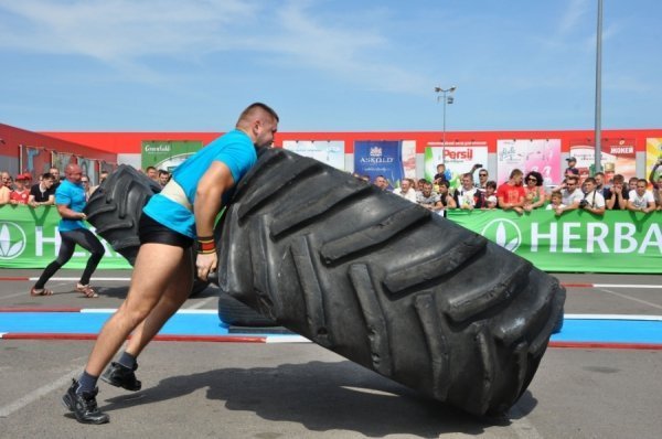 Чемпіонат богатирів у Рівному. ФОТО