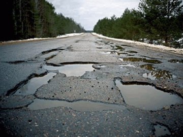 «Не зробите дороги, поламаємо вам ноги», – українські водії. ВІДЕО
