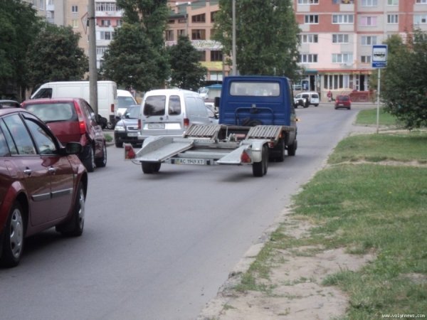 У Луцьку під колесами авто опинився підліток. ФОТО