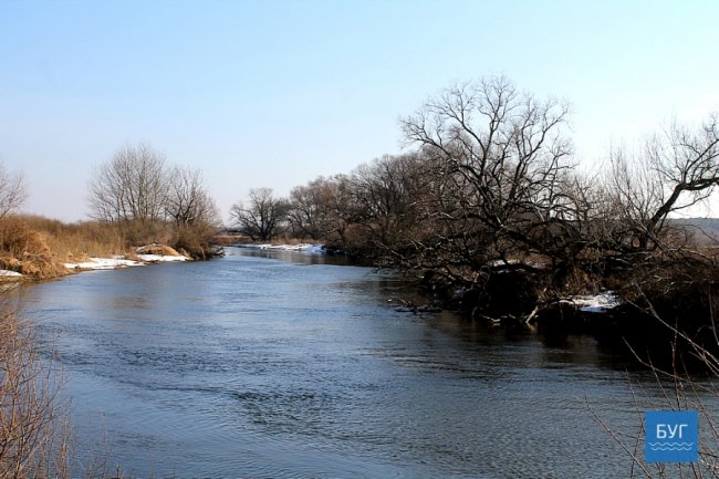 Показали казкові світлини зимової річки на Волині