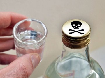 У Луцьку «накрили» гараж, де зберігали підроблений алкоголь та цигарки 