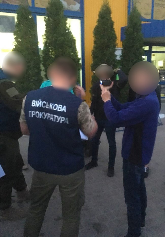 Майора Луцького прикордонного загону, який попався на хабарі, взяли під варту. ФОТО