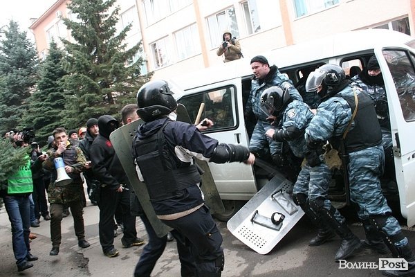 Штурм волинської міліції. ФОТО