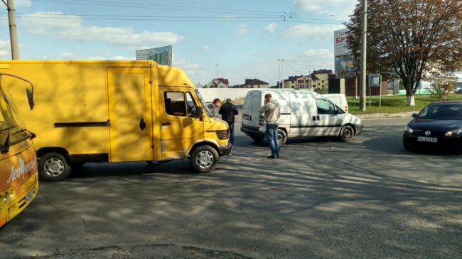 У Луцьку - аварія біля заправки. ФОТО