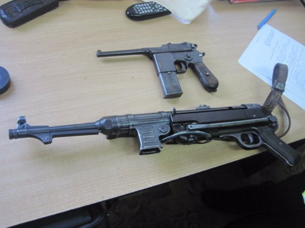 На Сумщині в купе поїзда знайшли «Маузер» та «Шмайсер». ФОТО. ВІДЕО