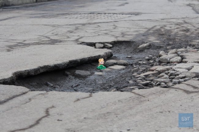 Жителі міста на Волині скаржаться на проблемне сусідство з АЗС. ФОТО, ВІДЕО