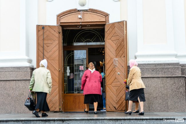 Як лучани на Маковія святили трави та мед. ФОТОРЕПОРТАЖ
