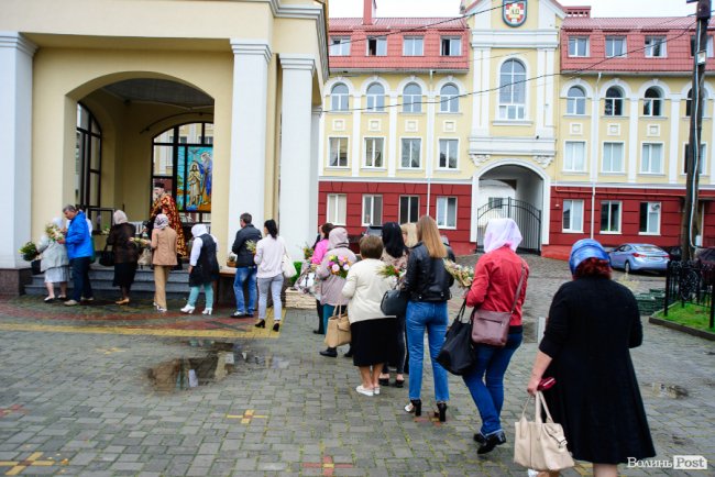Як лучани на Маковія святили трави та мед. ФОТОРЕПОРТАЖ
