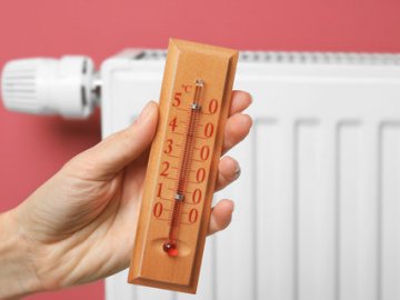 У теплі дні в помешканнях лучан «прикручуватимуть» тепло