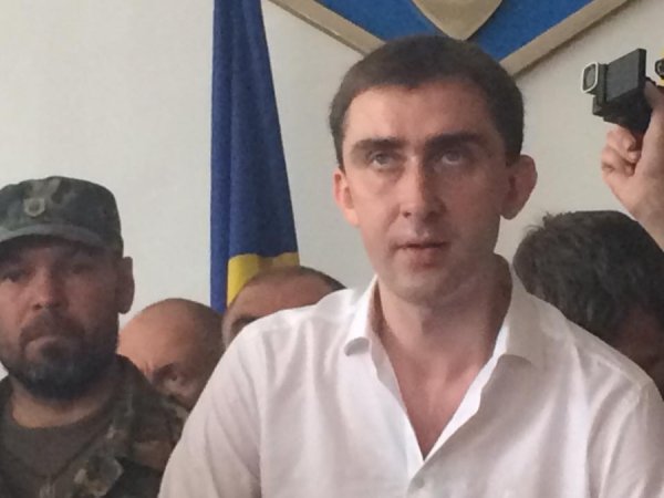 У сусідів сесія облради розпочалась бійкою. ФОТО. ВІДЕО