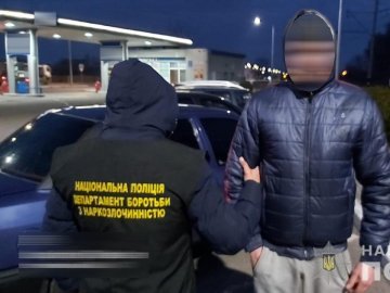 У Луцьку затримали рівненчанина, який збував наркотики на Волині. ФОТО
