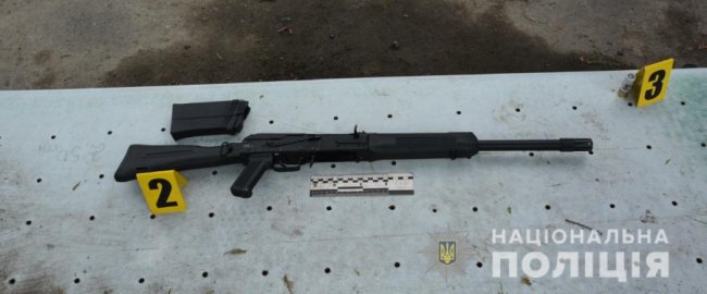 У Дрогобичі чоловік стріляв з автомата посеред вулиці. ФОТО