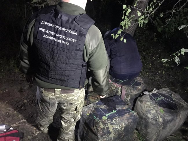 Волинські прикордонники викрили цигаркових контрабандистів