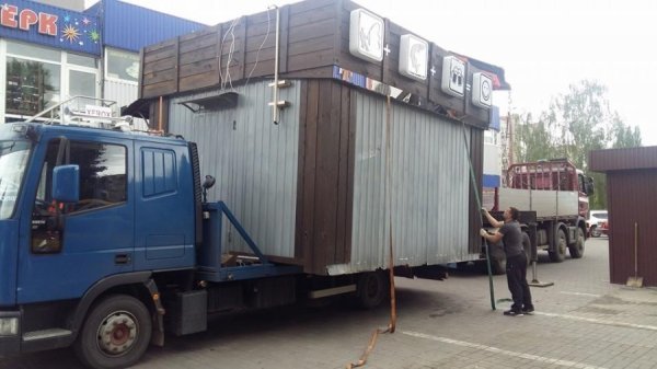 У Луцьку поблизу «Гостинця» демонтували незаконно встановлені кіоски. ФОТО