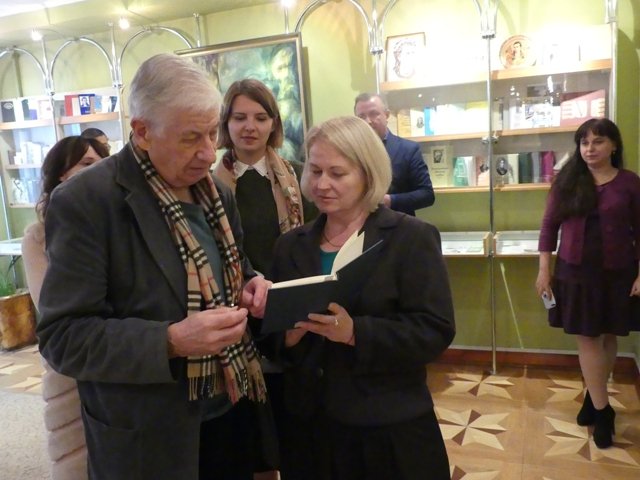 Відомий британський режисер вивчатиме життя і творчість Лесі Українки, щоб зняти фільм