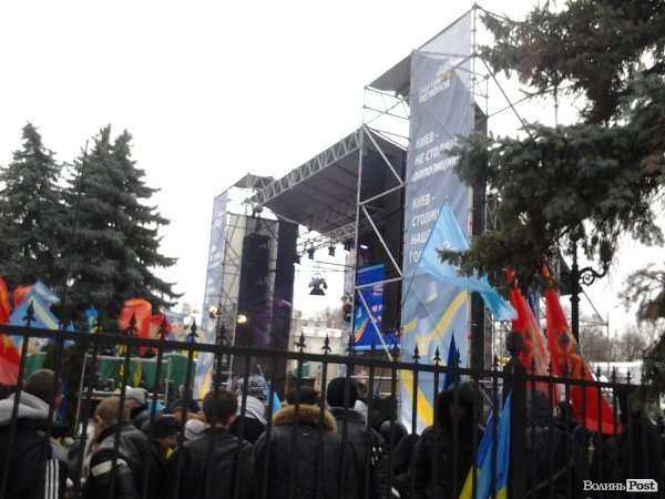 «Беркут», «вольєр» регіоналів і загони самооборони. НОТАТКИ ОЧЕВИДЦЯ.  ФОТО. ВІДЕО