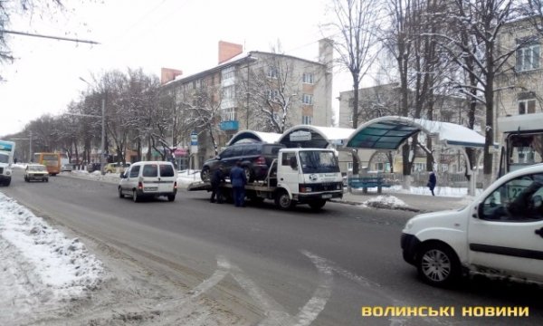 У Луцьку не розминулися позашляховик та мінівен