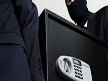 Із квартири в Луцьку вкрали 10 тисяч доларів: винесли разом із сейфом