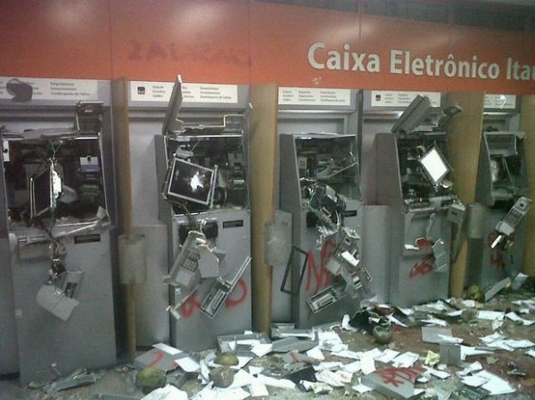 У Бразилії ‒ масові безлади. ФОТО