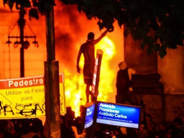 У Бразилії ‒ масові безлади. ФОТО