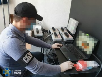 В Україні викрили потужну ботоферму, якою керували з Росії і поширювали фейки про COVID-19