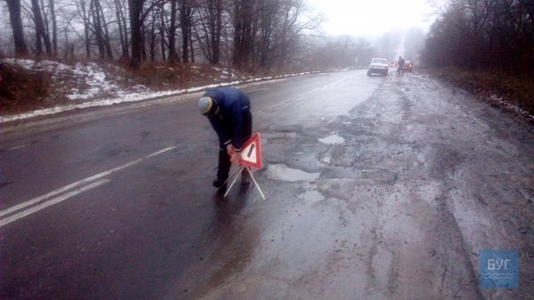 На Волині - аварія через яму на дорозі