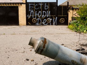 Російські окупанти з артилерії обстріляли три райони Харкова