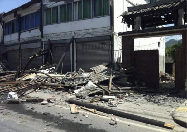 Землетрус в Китаї: загинуло 37 осіб, сотні травмовано. ФОТО. ВІДЕО