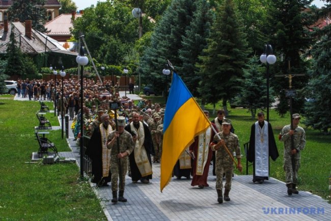 В Ужгороді попрощалися із військовими, які загинули на Рівненському полігоні