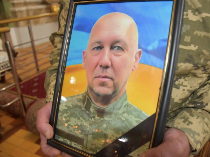 У Луцьку попрощалися з воїном Олександром Кобильком