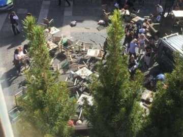 У Німеччині чоловік скерував авто у натовп, а потім застрелився