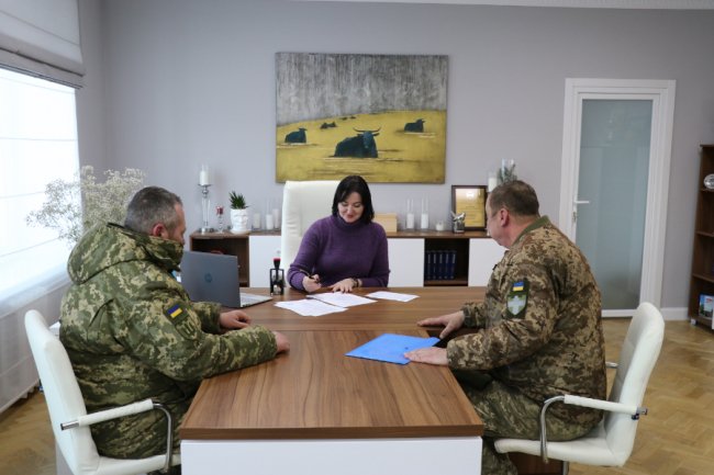 Луцький «політех» передав для ЗСУ вантажівку. ФОТО