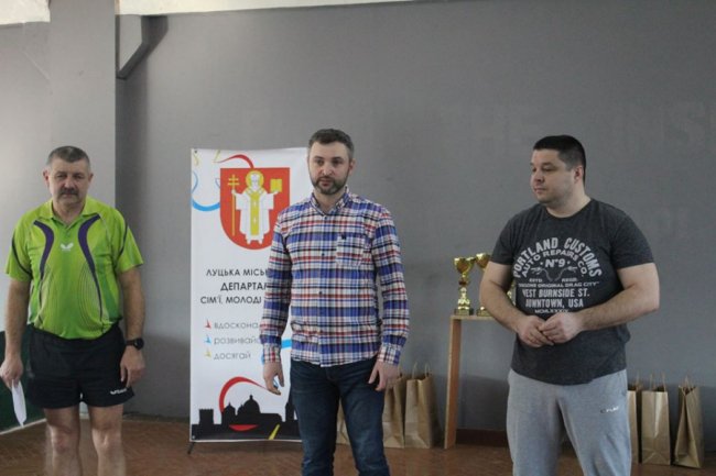 Працівники луцької мерії гралися в настільний теніс. ФОТО