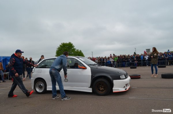 Під Луцьком визначили переможця з дрег-рейсінгу. ФОТО