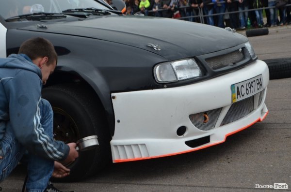 Під Луцьком визначили переможця з дрег-рейсінгу. ФОТО