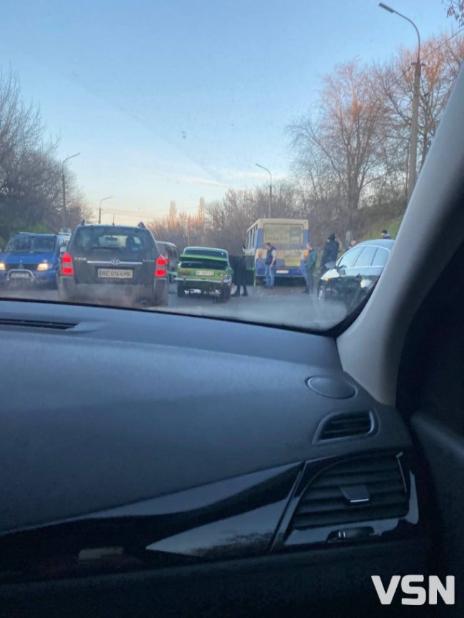 У Луцьку зіткнулися автомобіль та маршрутка: є потерпілі