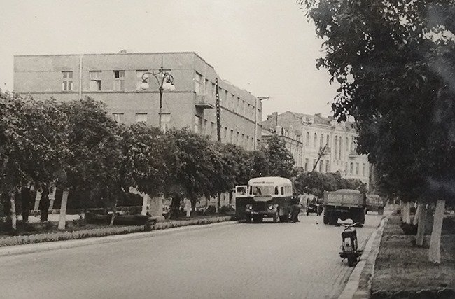 Якою була вулиця Винниченка у Луцьку 70 років тому. РЕТРОФОТО