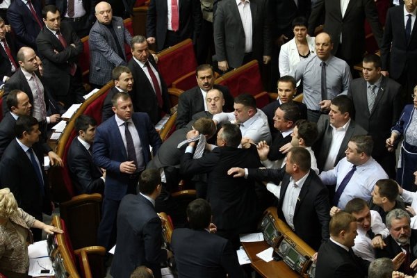 У Раді ‒ знову бійка. ФОТО. ВІДЕО