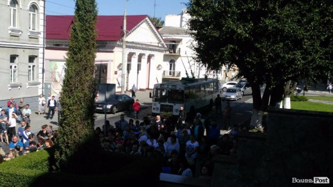 Підприємці перекрили дорогу перед Луцькрадою