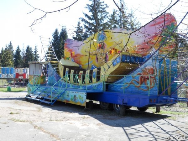 У Центральному парку Луцька поставили 6 нових атракціонів